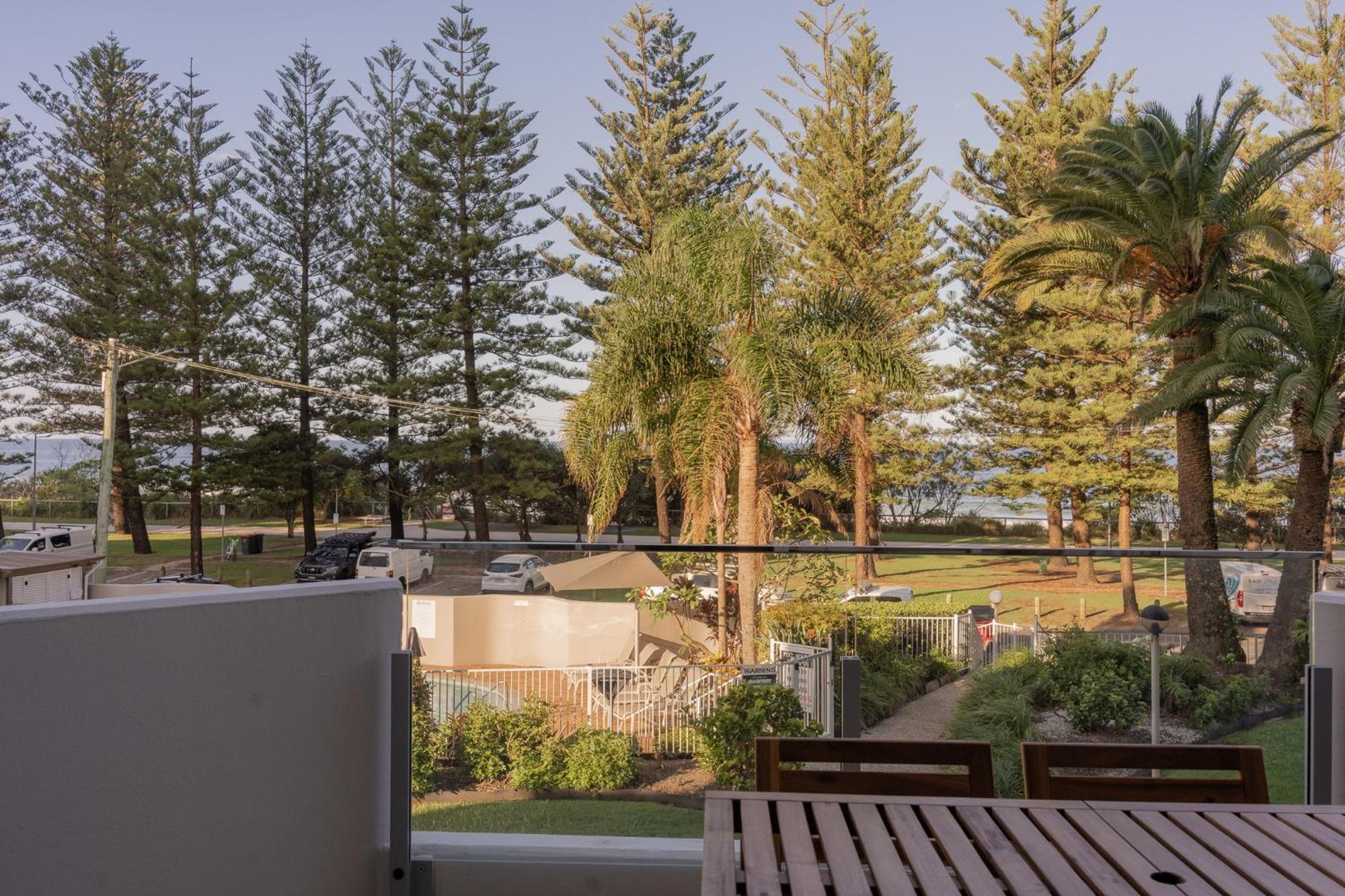 Cashelmara Beachfront Apartments Голд-Кост Экстерьер фото